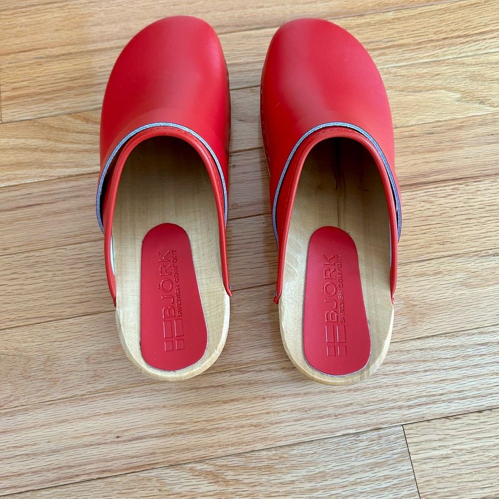 Björk Maja Wood Open Back Red Leather Clogs